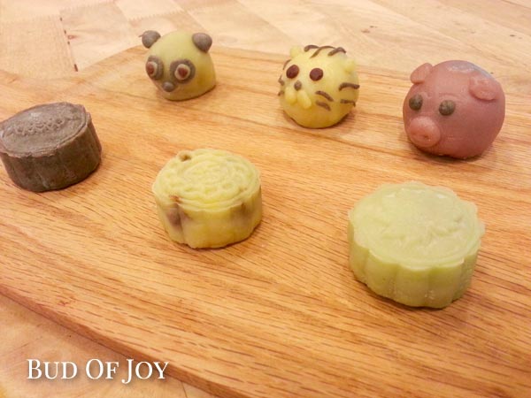 Create your own organic snowskin mooncakes!
