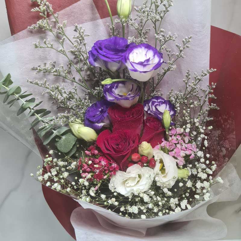Flower Bouquet - Deluxe (3 Roses)